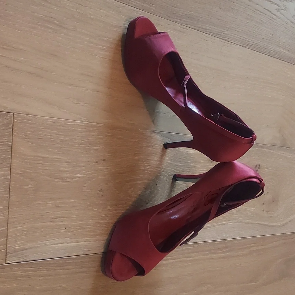 Romantic Soles women's 3 1/2 inch heels, wine satin. Size 9.5 D - Picture 1 of 4
